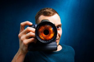 Kreatives Selbstporträt von Max Simson: Makrofotografie im Fokus