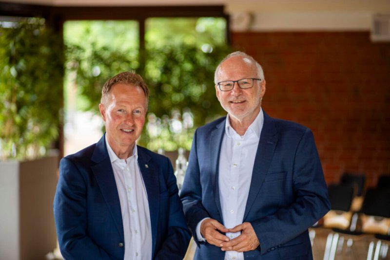 Frode Leversund, Präsident und CEO bei Gassco und Hochschulpräsident Prof. Dr. Gerhard Kreutz beim "Energy for Future" Symposium in Emden.