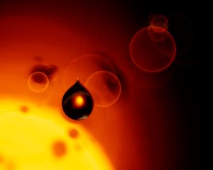 Abstraktes Makrofotos eines Wassertropfens im Spinnennetz