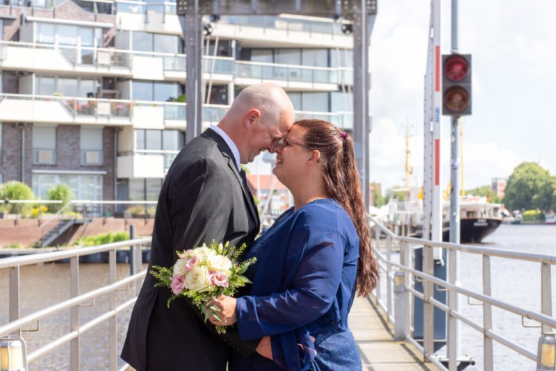 Hochzeitsfoto am Emder Hafen.